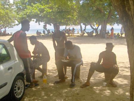 les soldats de la manzo massif .entrain de representer a saint anne